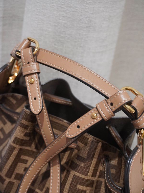 Fendi老花抽繩吊床包 #252026 