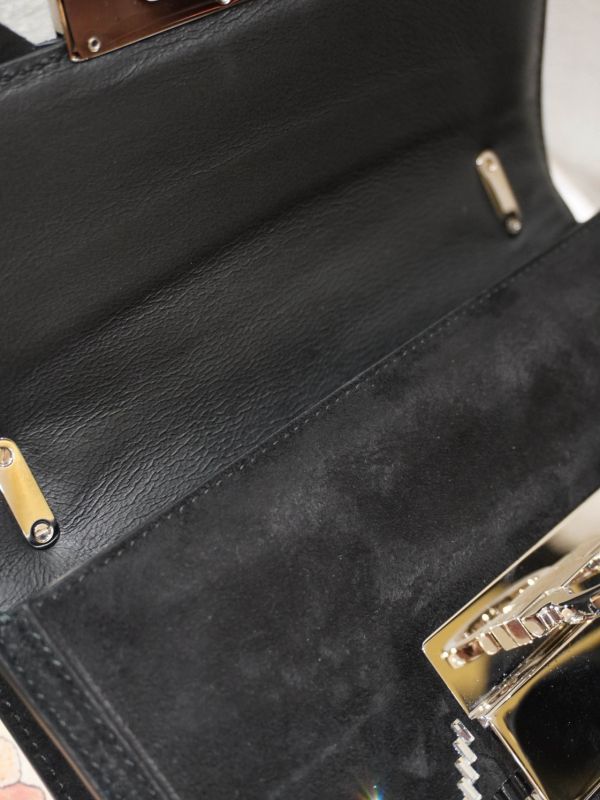 Ferragamo黑銀色鏈條包 #251968 