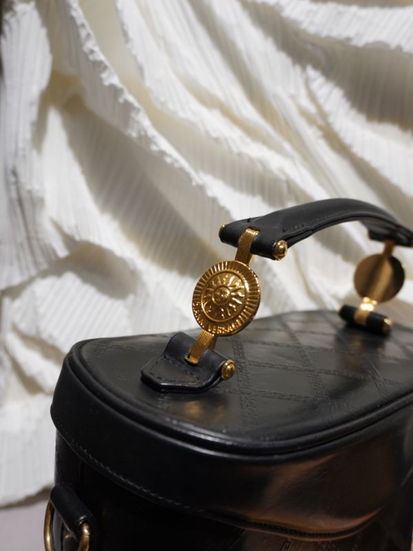 Versace黑金太陽神流蘇盒子包 #220785 