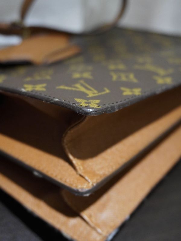 LV老花紅皮肩背包 #251947 