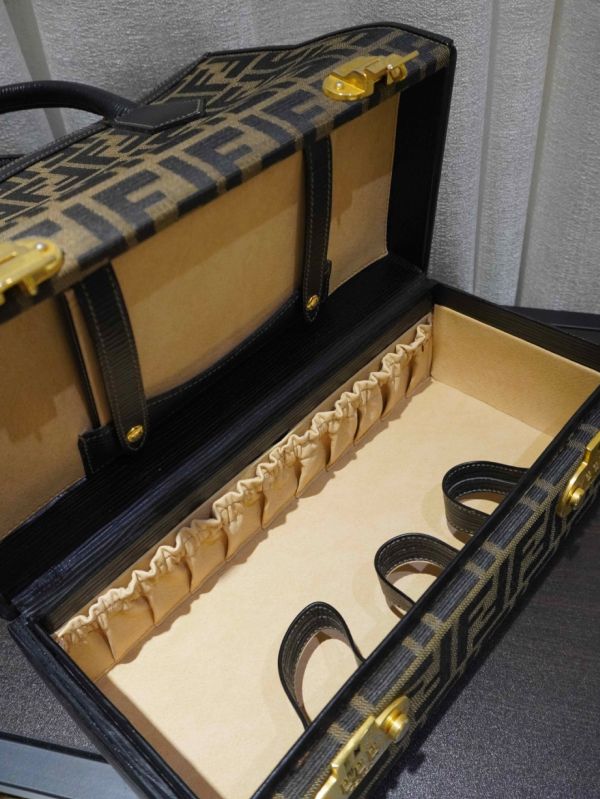 Fendi老花鎖釦手提箱 #220141 