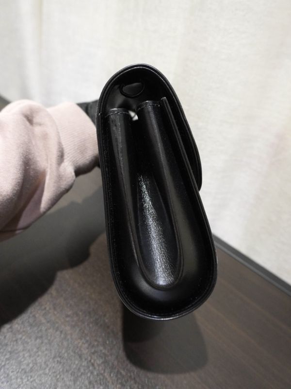 Gucci黑色金色麻花釦信封包 #241710 
