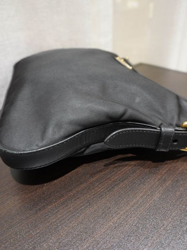 Prada黑色尼龍斜背包 #252050 