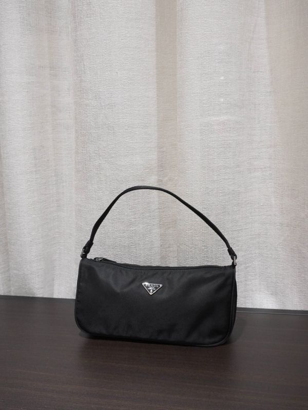 Prada黑色腋下包 #251961 