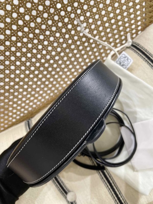 Loewe黑色腰包/肩背包 #241472 