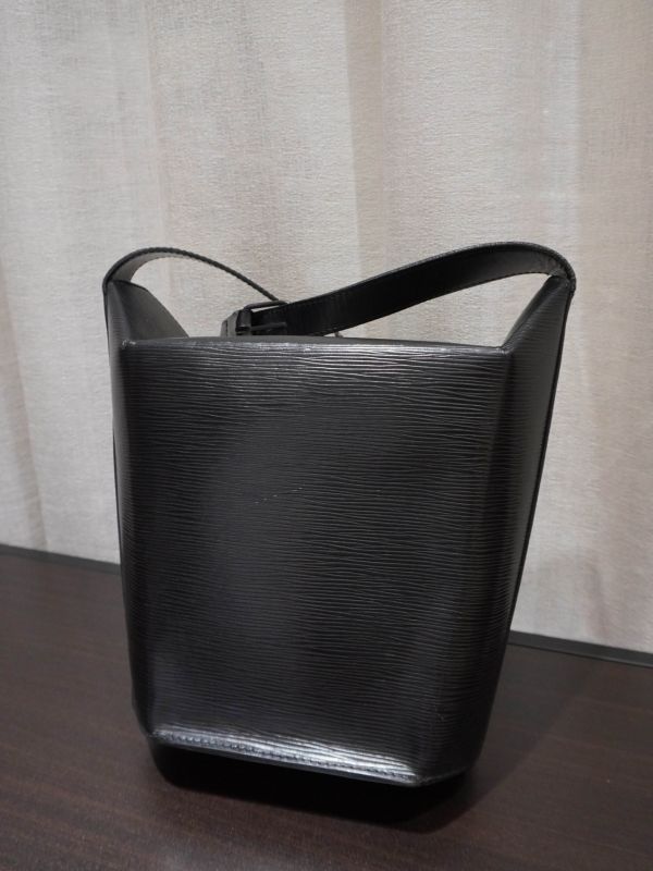 LV黑色水波紋水桶肩背包 #251962 