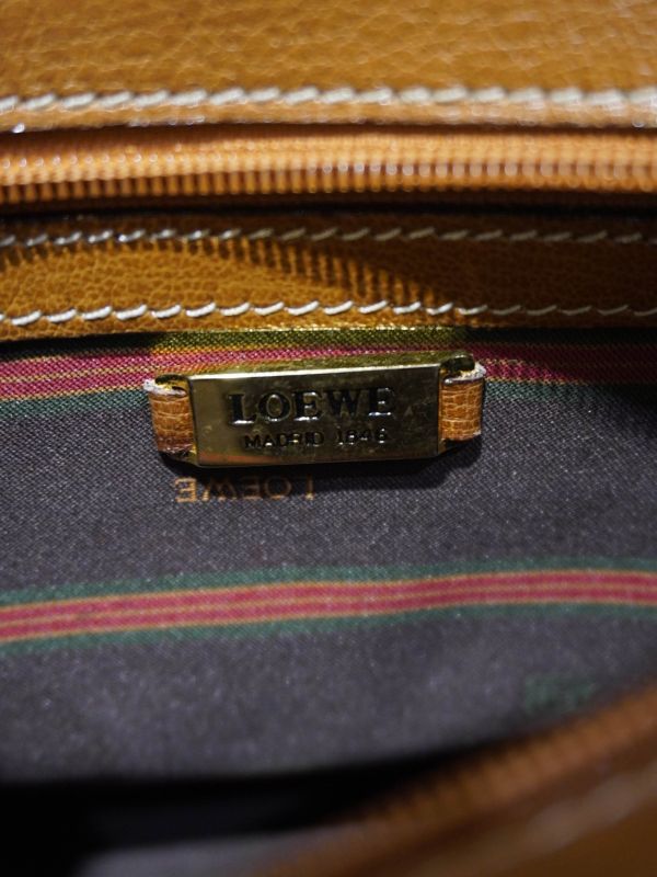 Loewe焦糖色蛇骨手拿包 #251905 