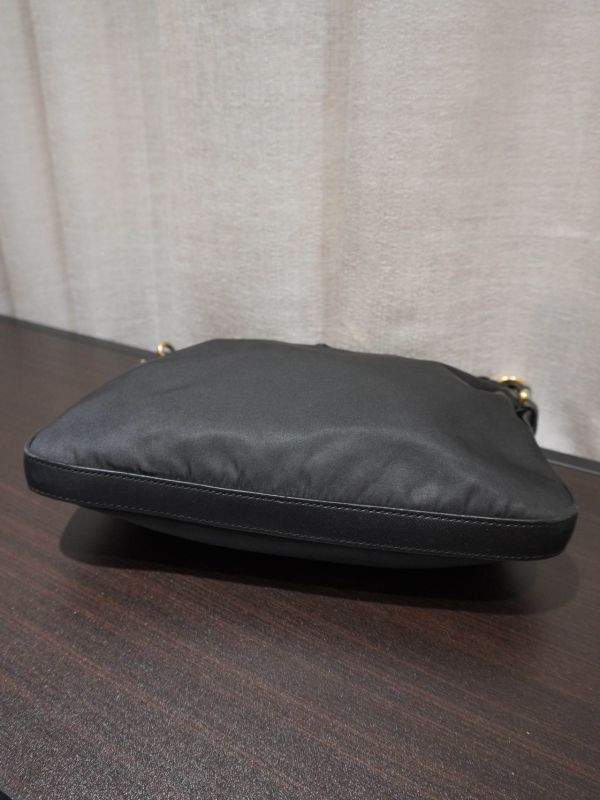 Prada黑色尼龍斜背包 #252050 