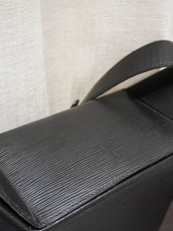 LV黑色水波紋水桶肩背包 #251962 