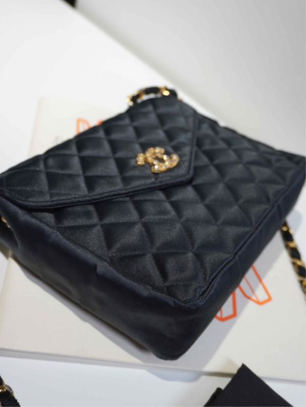 Chanel黑色緞面鋯石logo信封包#241247 