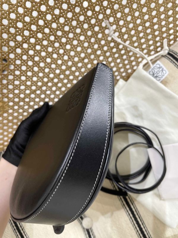 Loewe黑色腰包/肩背包 #241472 