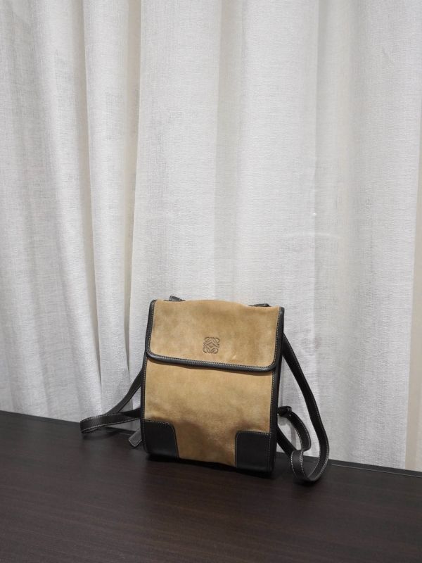 Loewe翻毛皮肩背包 #251978 