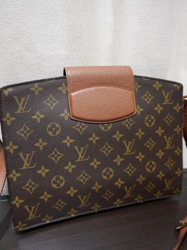 LV老花紅皮肩背包 #251947 