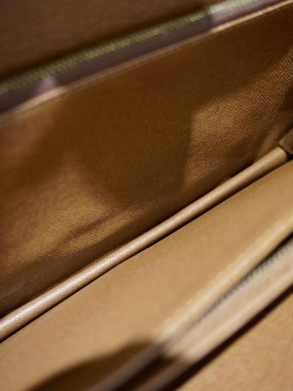 LV老花紅皮肩背包 #251947 