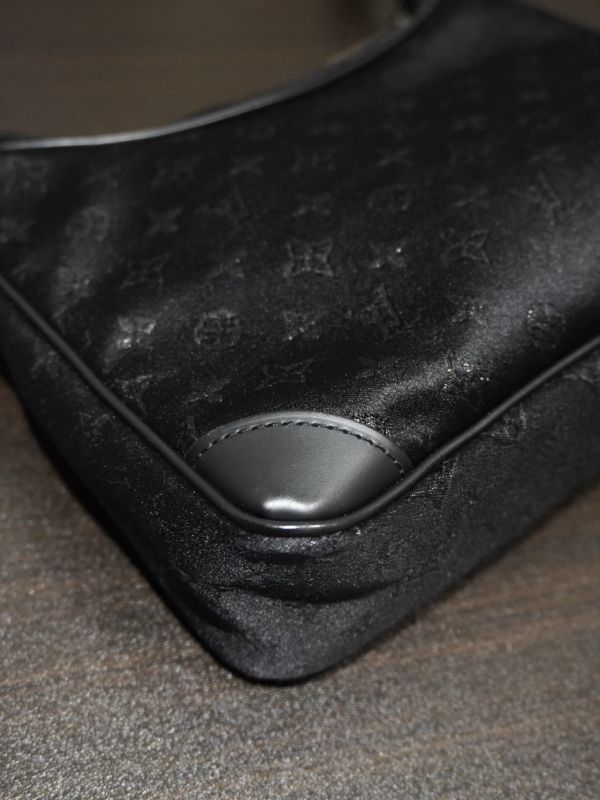 LV 黑老花腋下包 #241485 