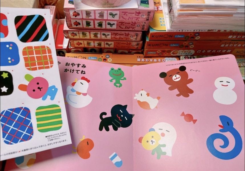 一起來玩貼紙書! *請人手一本!* 