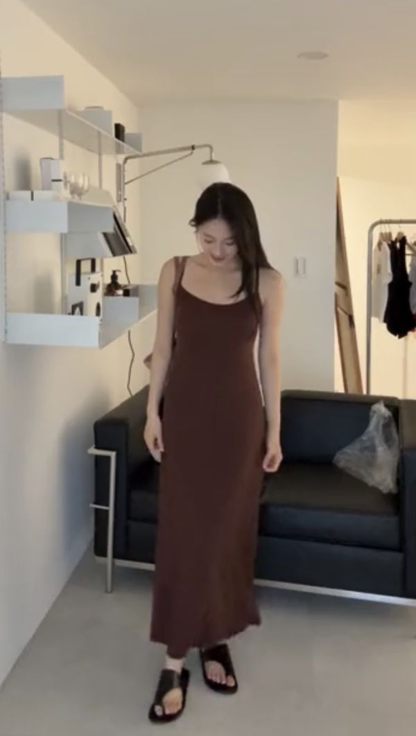 JU09 現貨優惠必搶!好美!削肩露背咖色洋裝 