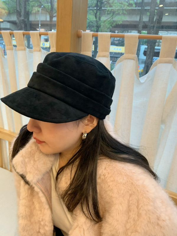 D19 (不折扣)拍照太出片啦!顯臉小麂皮絨帽(2color) 