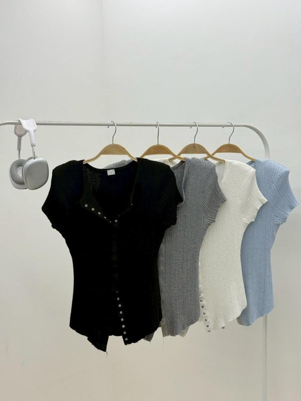 AP05 (搶先預購)瘦爆!!!顯身材排釦上衣春夏款(4colors) 