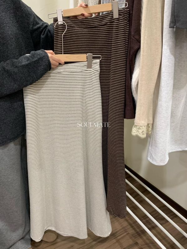 J09 休閒帶有一點氣質的條紋魚尾裙(2colors) 