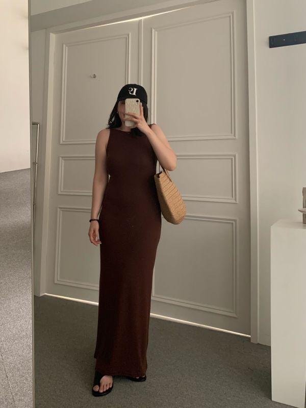 JU09 現貨優惠必搶!好美!削肩露背咖色洋裝 