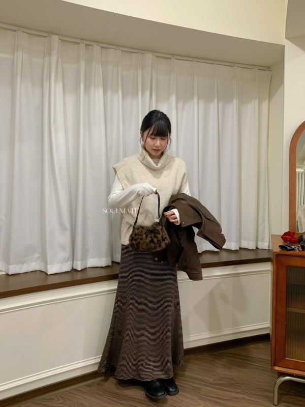 J09 休閒帶有一點氣質的條紋魚尾裙(2colors) 