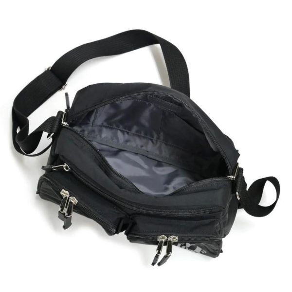 輕量防潑水肩背包 