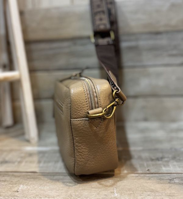 日本限定-牛皮小肩背包-灰褐色 