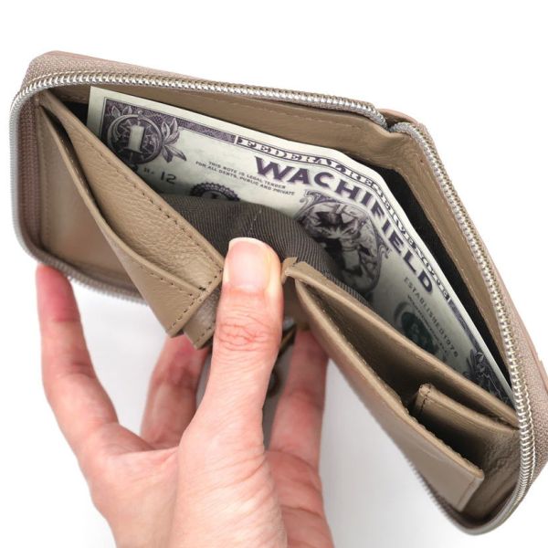 刺繡達洋牛皮短夾 