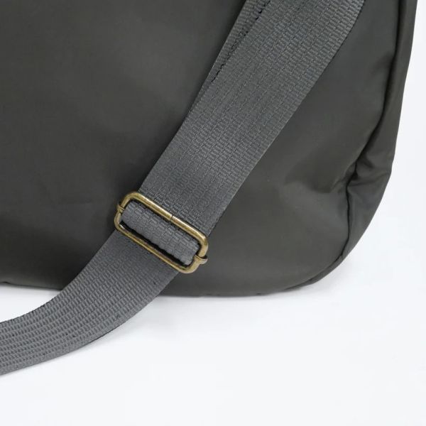 王冠刺繡肩背包 