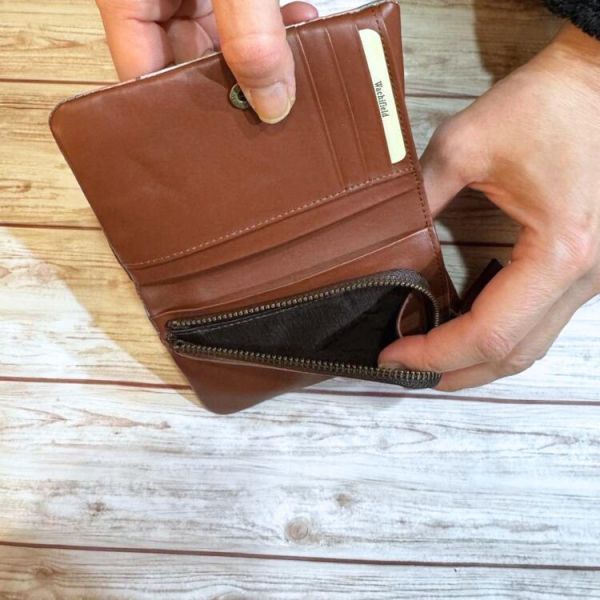 幸運牛皮對摺短夾 