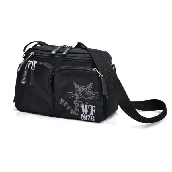 輕量防潑水肩背包 