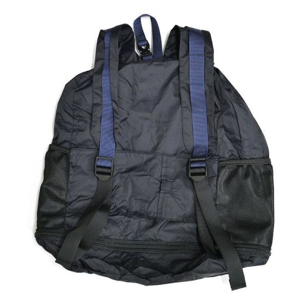 迷你小背包裡的可伸展後背包 