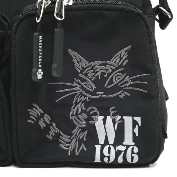 輕量防潑水肩背包 