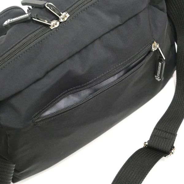 輕量防潑水肩背包 