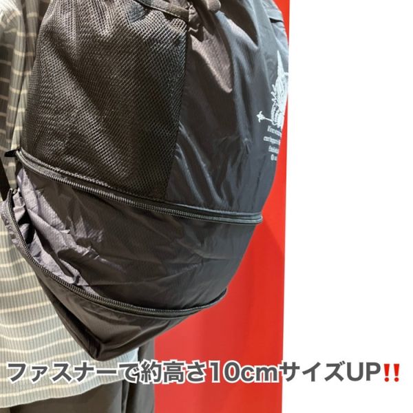 迷你小背包裡的可伸展後背包 