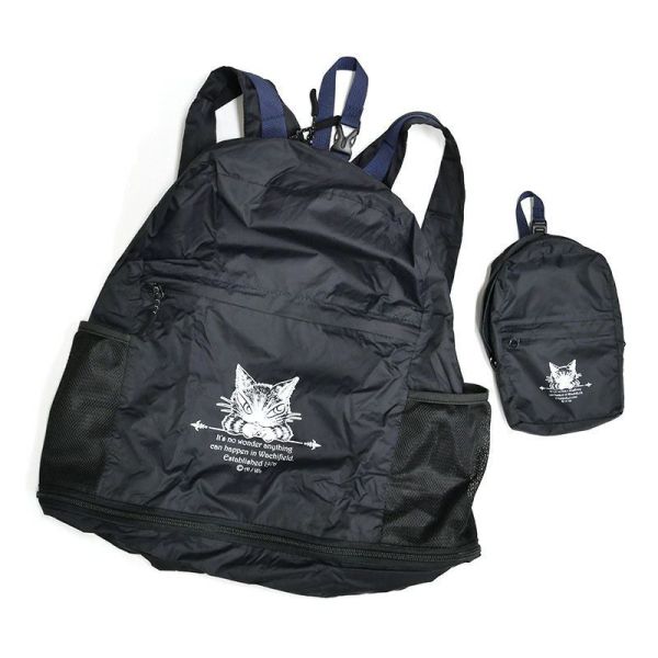 迷你小背包裡的可伸展後背包 