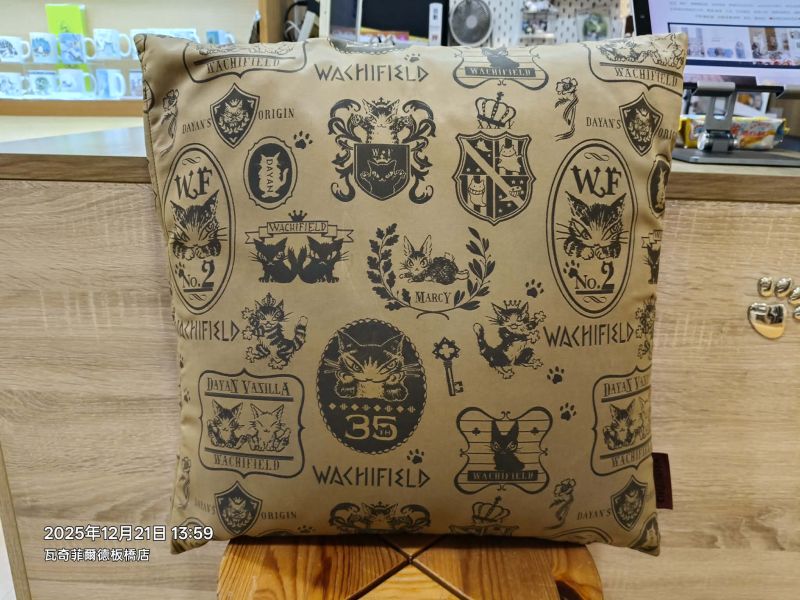 贈品-緹花抱枕套 