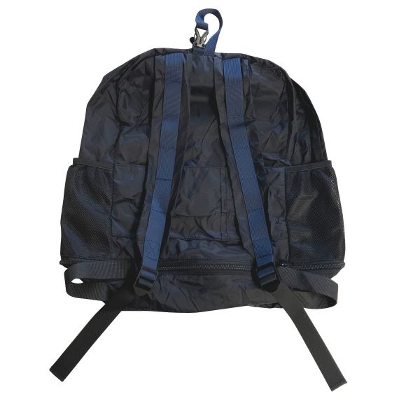 迷你小背包裡的可伸展後背包 