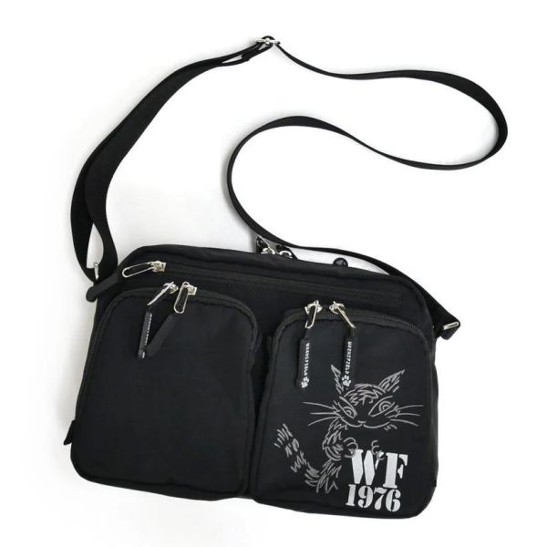 輕量防潑水肩背包 