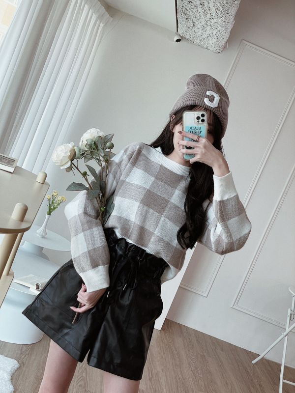 高腰花苞多釦大彈性皮褲 