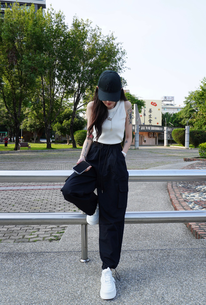 iNINE卡扣工裝褲+項鍊純色無袖背心 