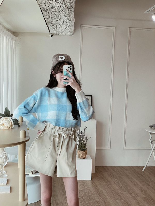 高腰花苞多釦大彈性皮褲 