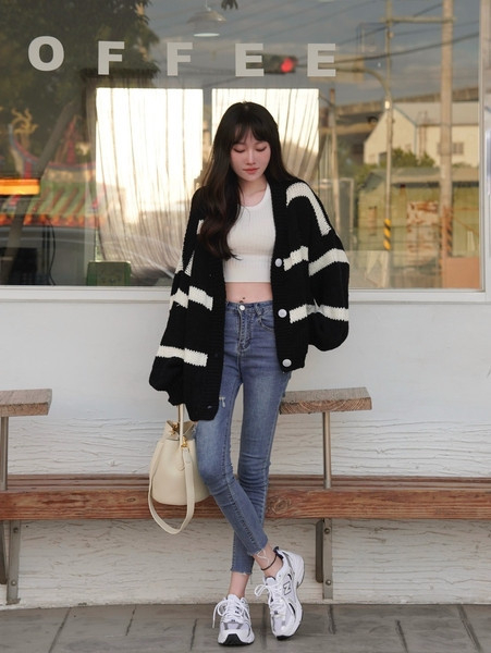 iNINE韓系後三釦高腰修身牛仔九分褲 