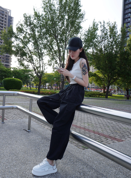 iNINE卡扣工裝褲+項鍊純色無袖背心 