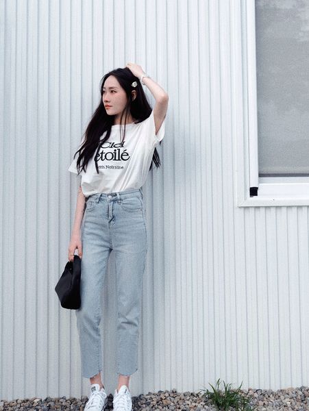 Inine 法式刺繡字母短T/清新百搭高腰奶藍軟牛仔九分褲 