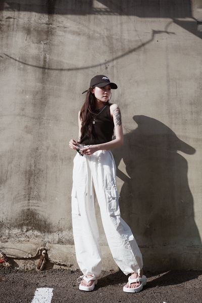 iNINE卡扣工裝褲+項鍊純色無袖背心 