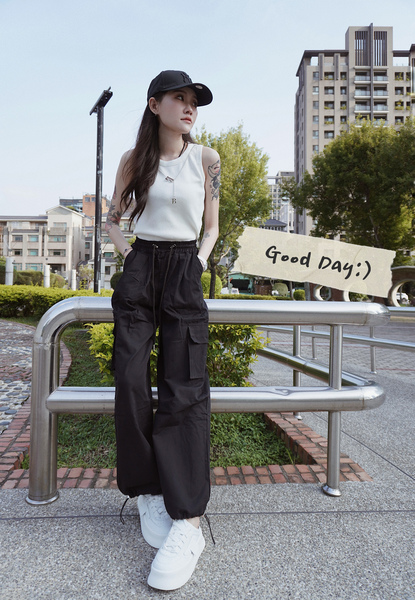 iNINE卡扣工裝褲+項鍊純色無袖背心 