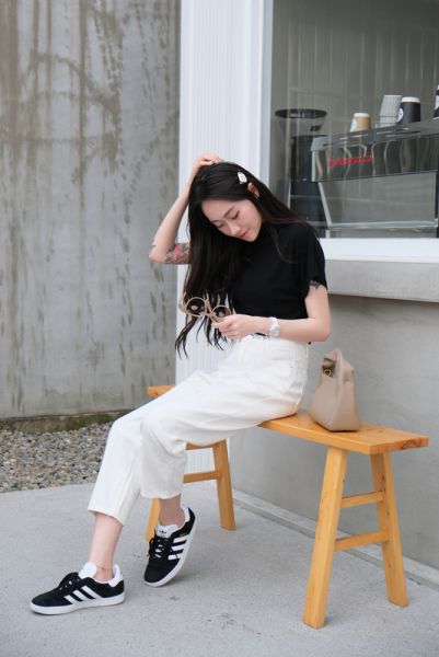 Inine 韓漫女神半高領涼感T/韓漫女神比例微喇牛仔褲 