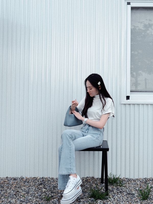 Inine 韓漫女神半高領涼感T/韓漫女神比例微喇牛仔褲 